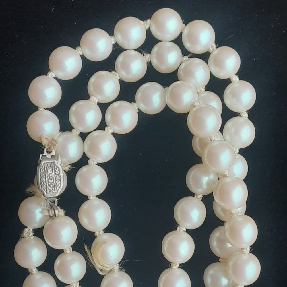 long pearl necklace
